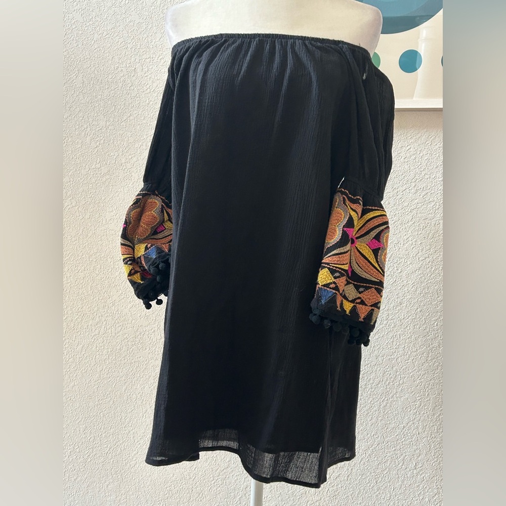 VaVa by Joy Han off shoulder M mini dress tunic Embroidered sleeves Elegant EUC